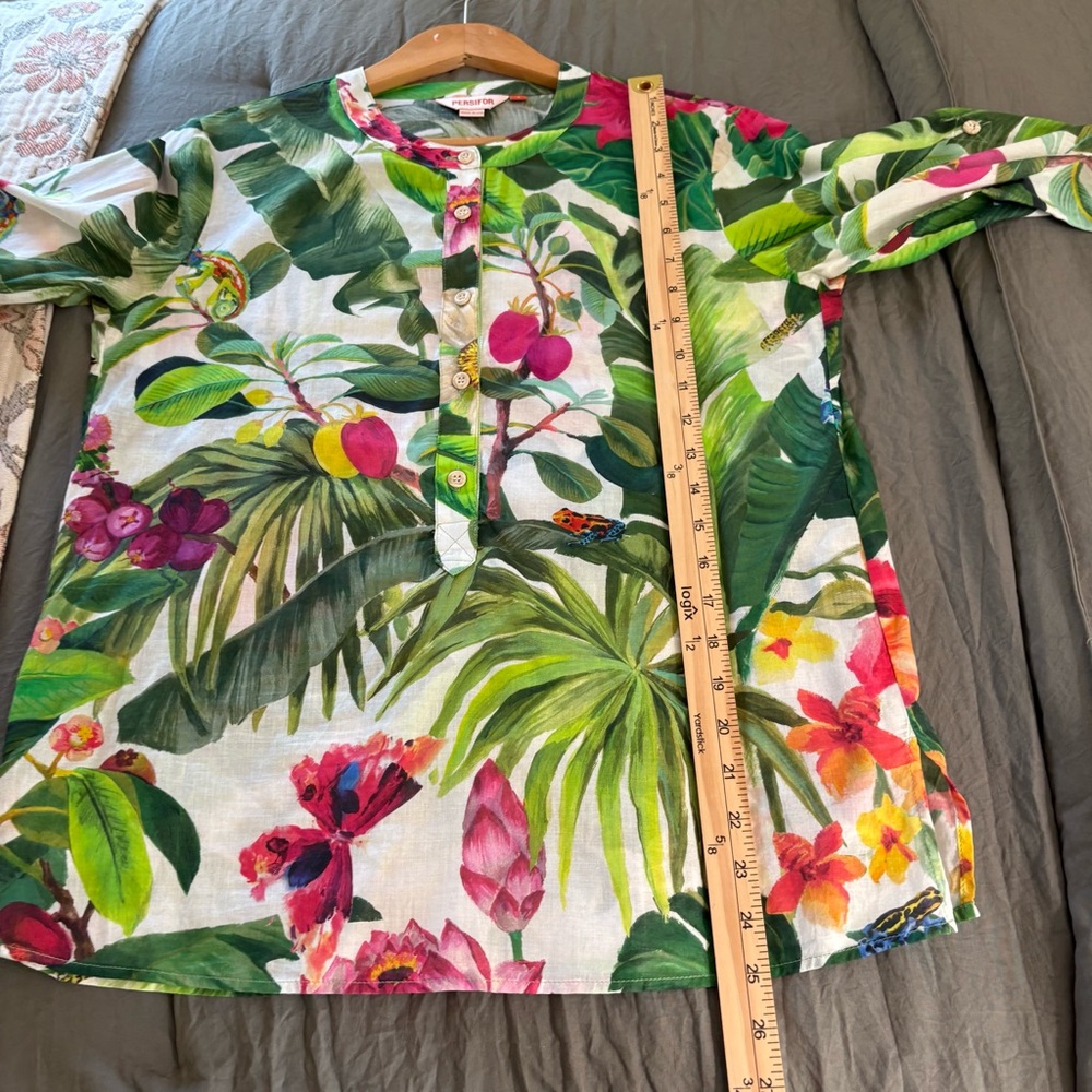 PERSIFOR Freya Placket Front Tropic in Grass Top. Size Small. - Picture 7 of 16